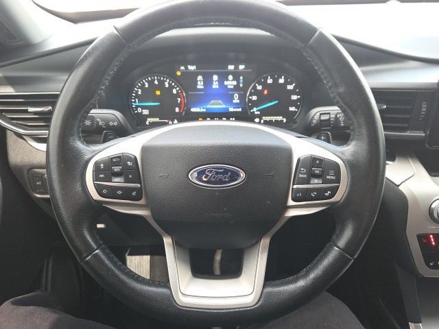Used 2020 Ford Explorer XLT w/ Equipment Group 202A AWD/4WD image 39