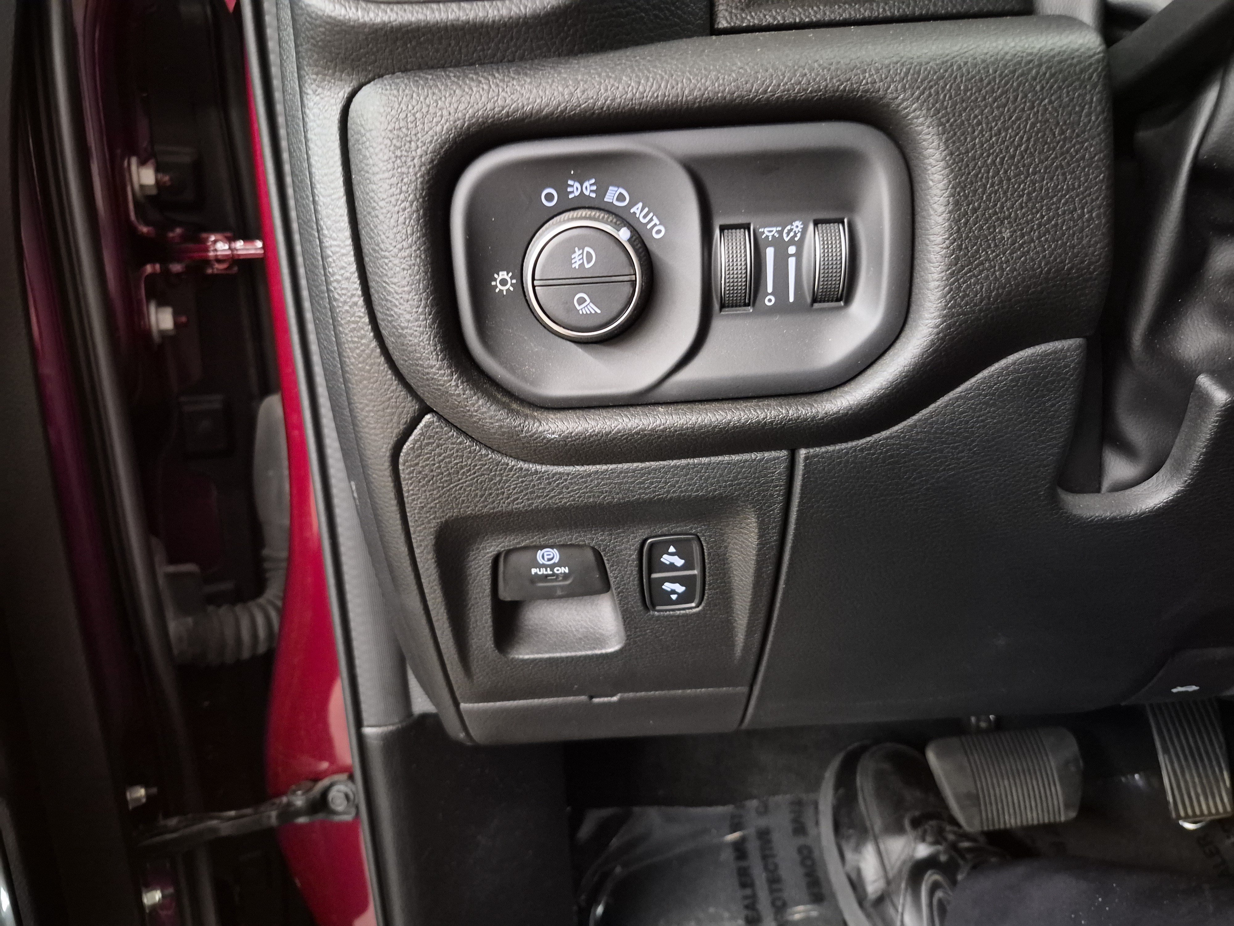 Used 2023 RAM 1500 Laramie AWD/4WD image 19