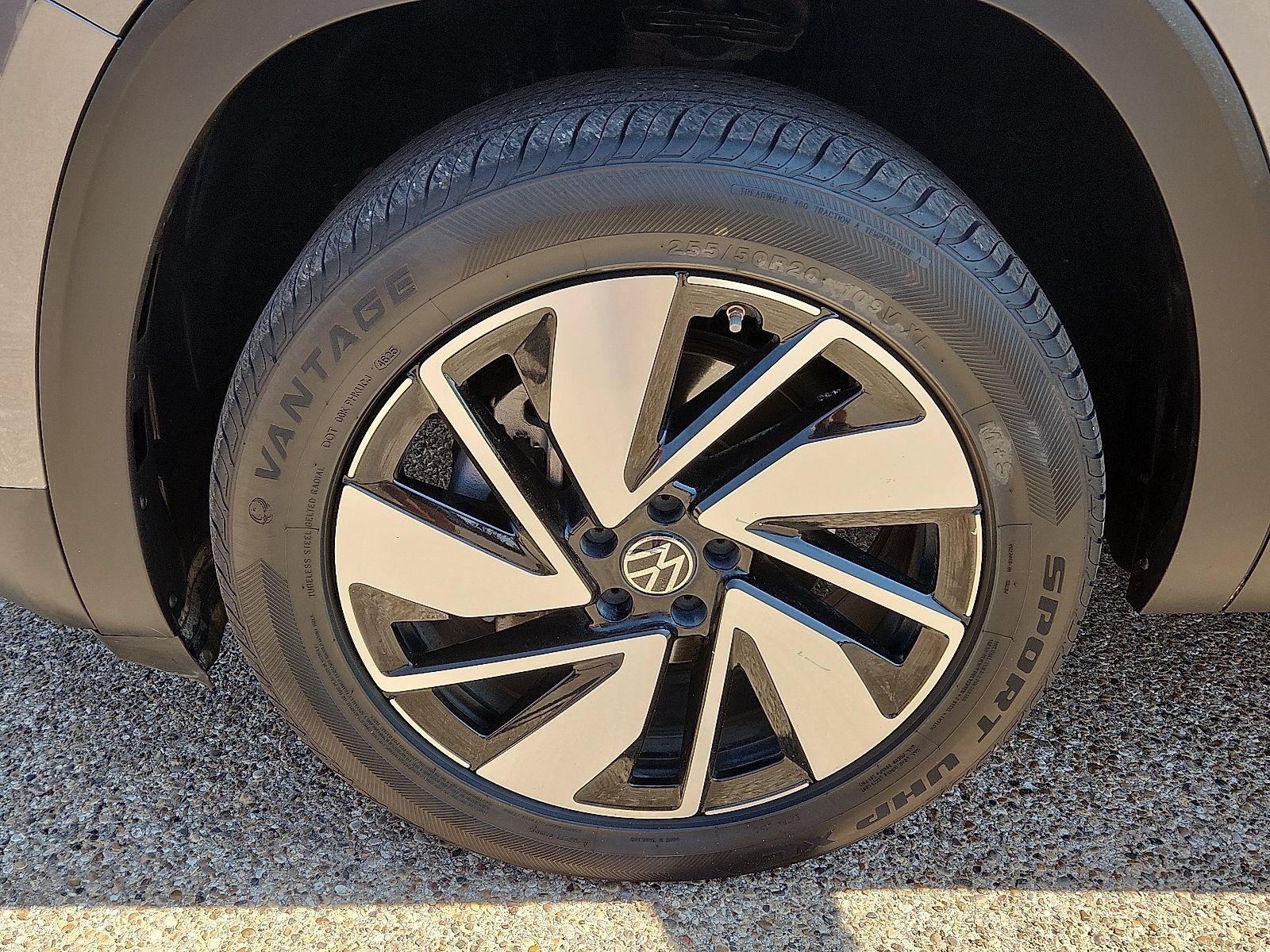 Used 2025 Volkswagen Atlas SE FWD image 8
