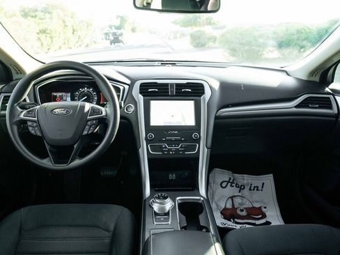 Used 2020 Ford Fusion SE FWD image 17