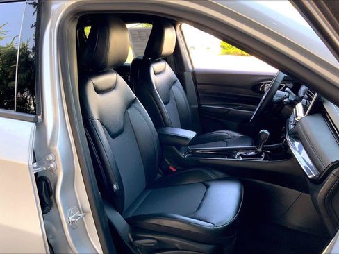 Certified 2026 Jeep Compass Latitude AWD/4WD image 7