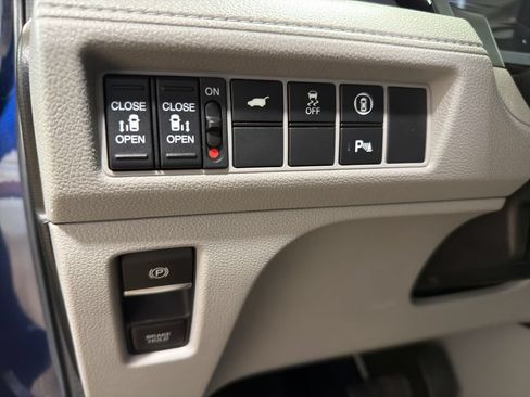 Used 2023 Honda Odyssey Touring image 13