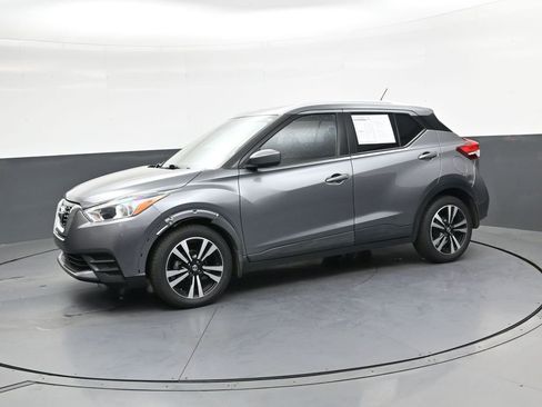 Used 2020 Nissan Kicks SV image 8