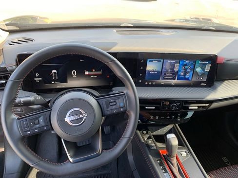 Certified 2026 Nissan Kicks SR FWD image 8