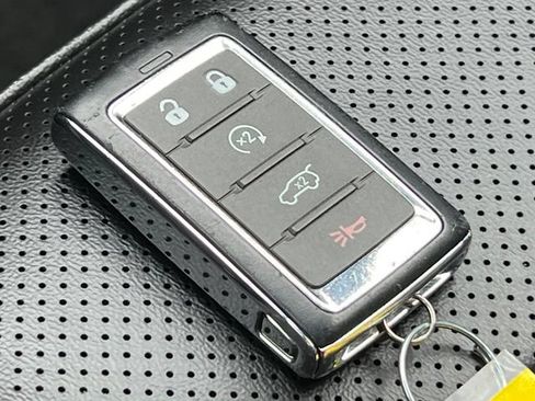 Used 2025 Jeep Grand Cherokee L Limited w/ Luxury Tech Group II AWD/4WD image 36