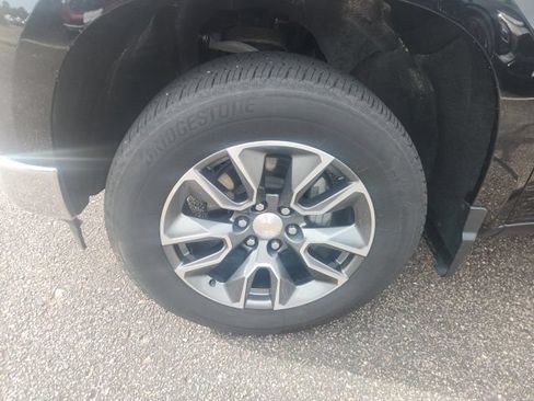 Used 2024 Chevrolet Silverado 1500 LT AWD/4WD image 7