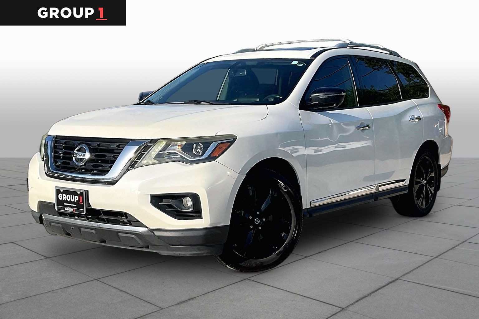 Used 2017 Nissan Pathfinder Platinum w/ Midnight Edition Package FWD image 1