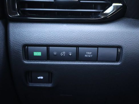 Used 2024 Nissan Sentra SV FWD image 32