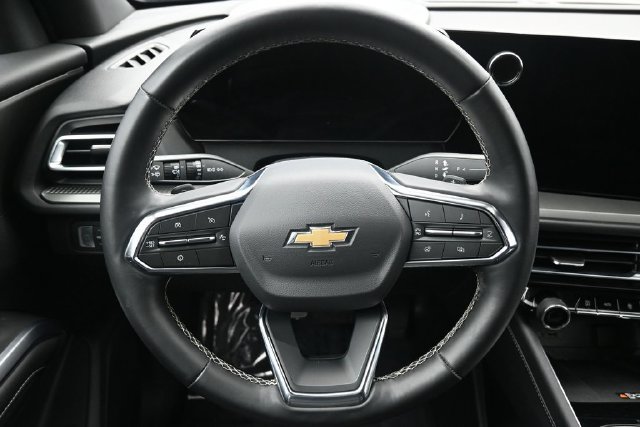 Used 2025 Chevrolet Traverse LT AWD/4WD image 16