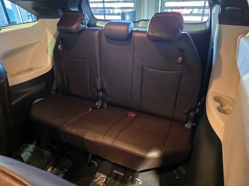 Used 2023 Toyota Sienna Platinum AWD/4WD image 20