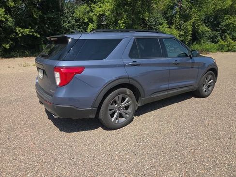 Used 2021 Ford Explorer XLT w/ Equipment Group 202A AWD/4WD image 19