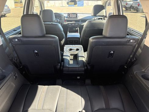 Used 2025 Honda Pilot EX-L image 11