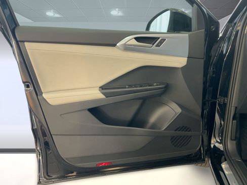 New 2026 Volkswagen Taos SE image 21