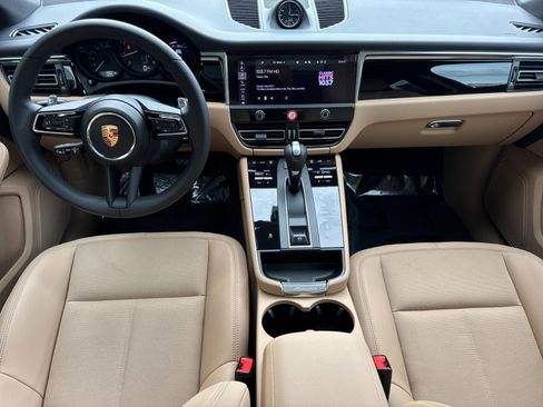Certified 2025 Porsche Macan image 6