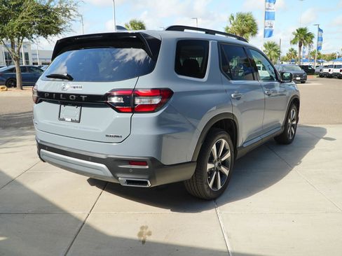 New 2025 Honda Pilot Touring image 5