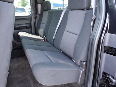 Used 2011 GMC Sierra 2500 SLE w/ SLE Preferred Package AWD/4WD image 17