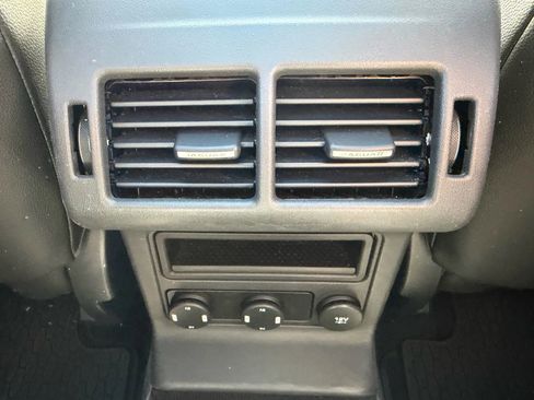 Used 2019 Jaguar F-PACE Premium image 20