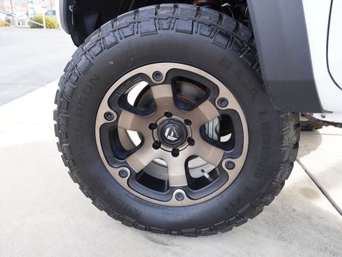 Used 2019 Toyota Tacoma TRD Off-Road image 13