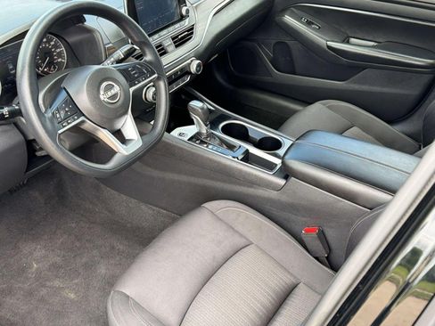 Used 2024 Nissan Altima 2.5 SV FWD image 4