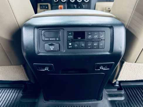 Used 2020 Toyota Sequoia Platinum image 37