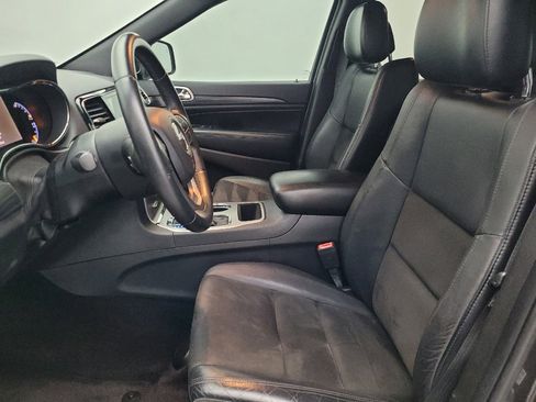 Used 2019 Jeep Grand Cherokee Laredo w/ Laredo X Package image 17