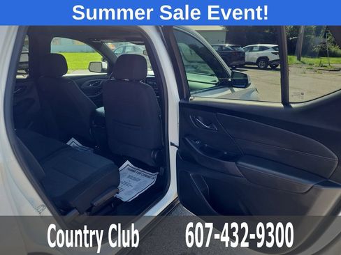 Used 2023 Chevrolet Traverse LT AWD/4WD image 33