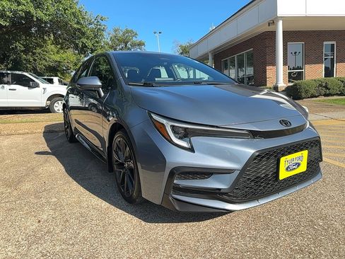Used 2023 Toyota Corolla SE image 3
