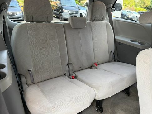 Used 2012 Toyota Sienna LE FWD image 22