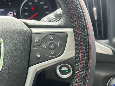 Used 2024 GMC Terrain SLE w/ Driver Convenience Package FWD image 27