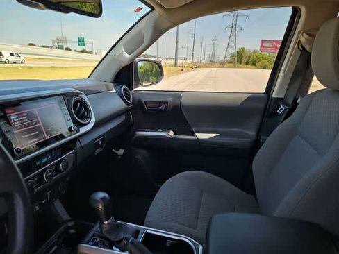 Used 2022 Toyota Tacoma SR5 RWD image 11