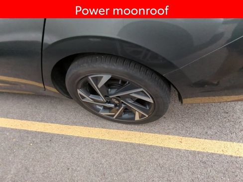 Used 2025 Hyundai Elantra SEL FWD image 5