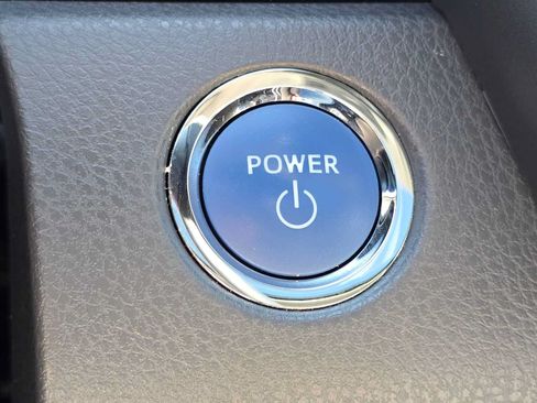 Used 2018 Toyota Camry SE w/ Audio Package FWD image 32
