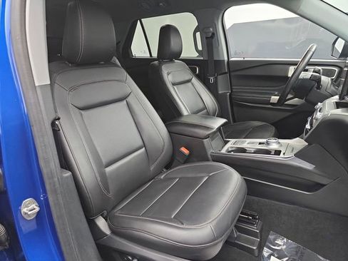 Used 2022 Ford Explorer XLT w/ Equipment Group 202A image 53