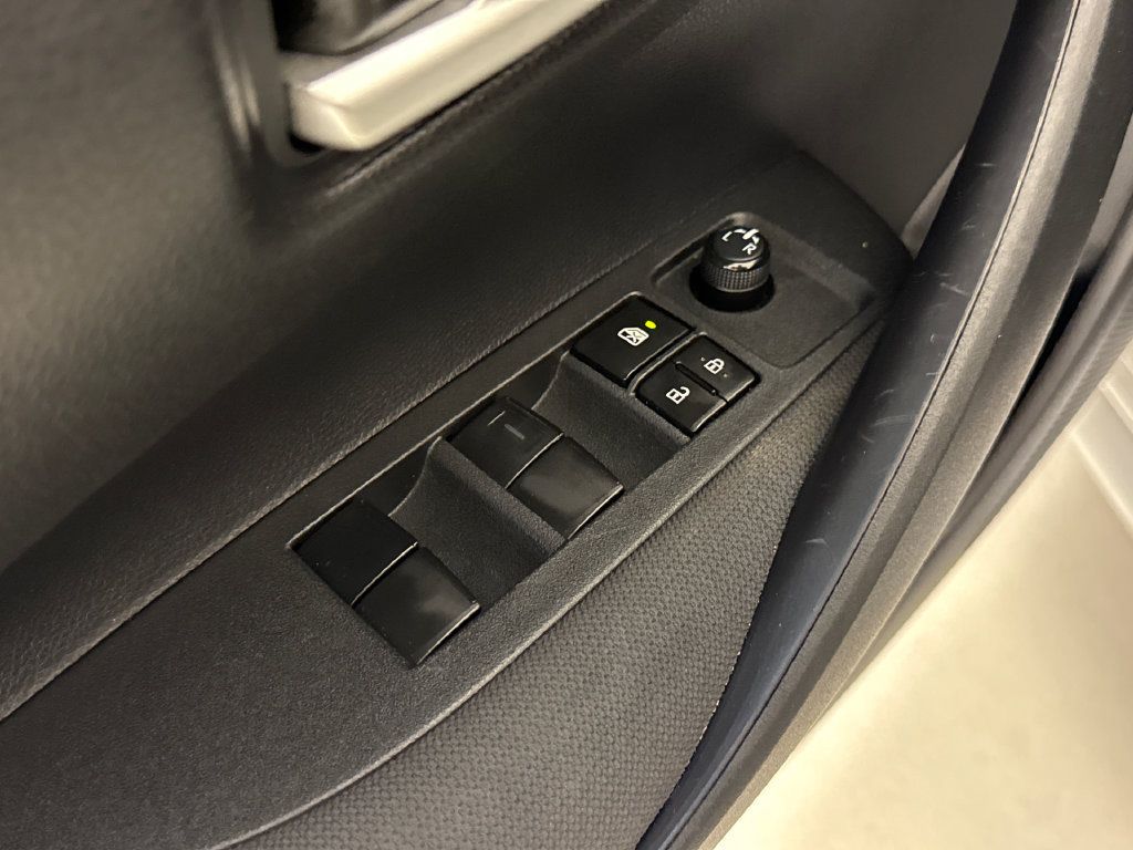 Used 2021 Toyota Corolla LE FWD image 19