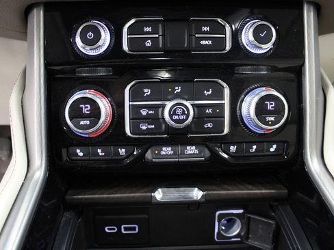 Used 2022 GMC Yukon Denali w/ Denali Premium Package image 42