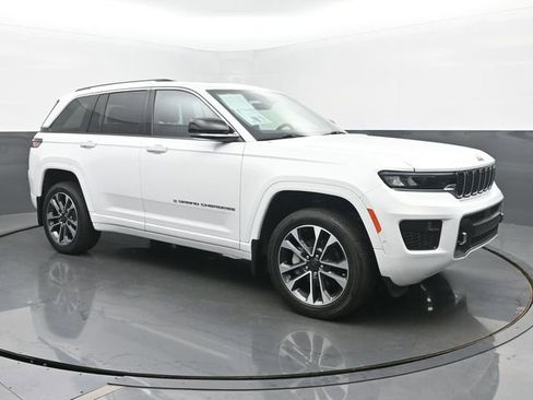 Used 2023 Jeep Grand Cherokee Overland AWD/4WD image 7