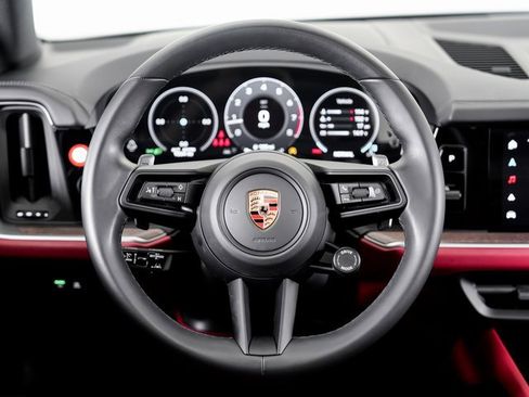 Used 2024 Porsche Cayenne image 13