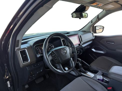Used 2023 Nissan Frontier SV w/ Technology Package AWD/4WD image 9