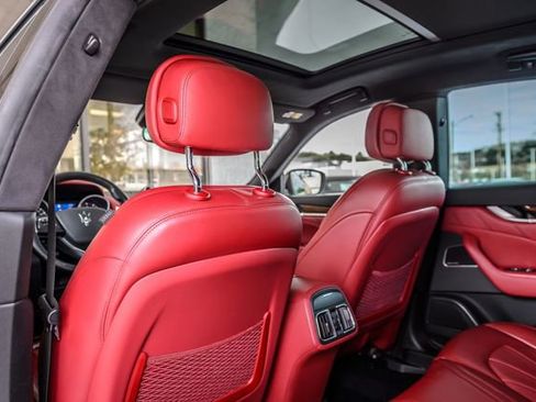 Used 2019 Maserati Levante GranLusso image 42