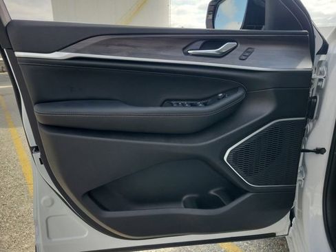 New 2026 Jeep Grand Cherokee Limited image 18