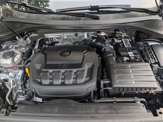 Used 2022 Volkswagen Tiguan SE AWD/4WD image 10