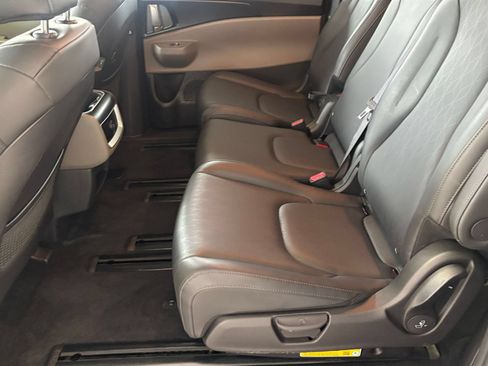 Used 2026 Kia Carnival FWD image 27