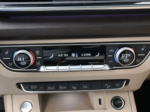 Used 2022 Audi Q5 2.0T Prestige w/ Prestige Package image 24