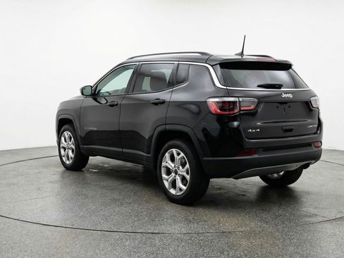 Used 2025 Jeep Compass Latitude image 6