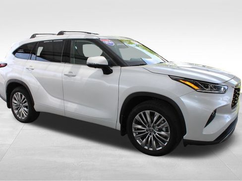 Certified 2026 Toyota Highlander Platinum AWD/4WD image 22