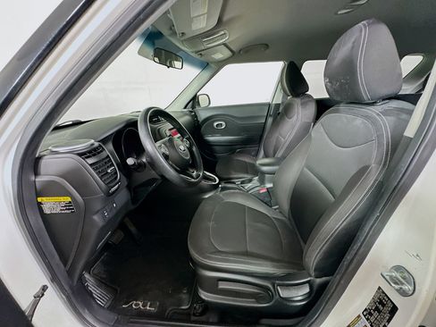 Used 2016 Kia Soul FWD image 13