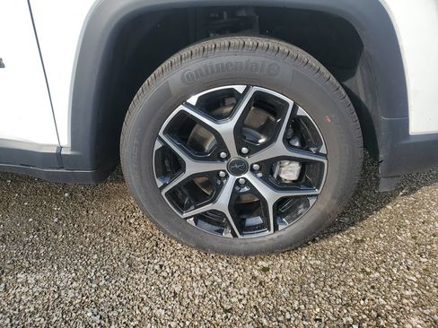 Used 2025 Jeep Compass Limited AWD/4WD image 3