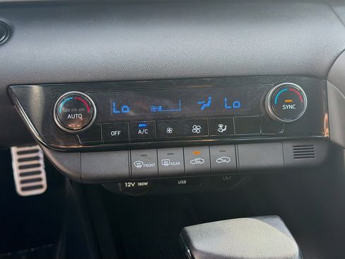 Used 2025 Hyundai Elantra Sport FWD image 13