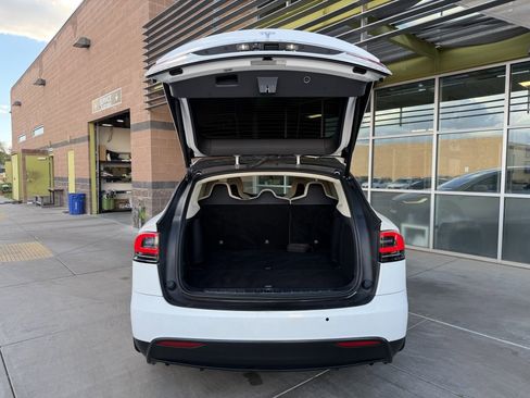 Used 2019 Tesla Model X 75D image 36