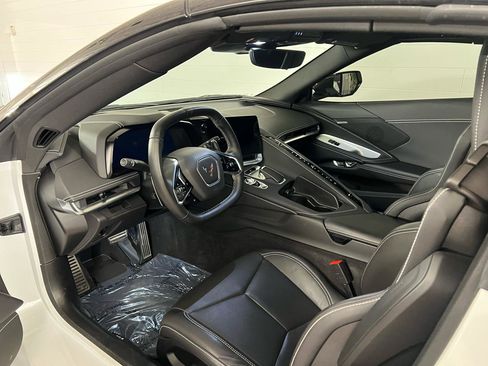 Used 2024 Chevrolet Corvette Stingray Convertible w/ Z51 Performance Package image 10